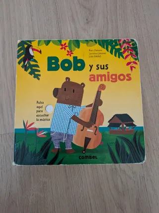 El libro Bob y sus amigos, de Combel, con el oso tocando el contrabajo en la selva y el botón para escuchar la música