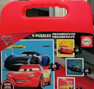 El maletín rojo con asa de los cuatro puzzles progresivos de Cars, de Educa, con los rótulos de 12, 16, 20 y 25 piezas