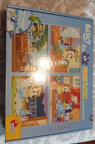 La caja de Bluey MaxiFloor, de Lisciani, con los cuatro puzzles de 48 piezas de doble cara